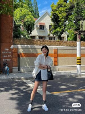 Hình ảnh thực tế khách hàng phối đồ cực xinh với mẫu Giày sneaker nữ giá rẻ tại shop